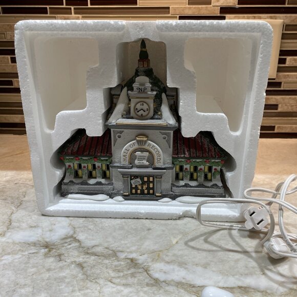 Dept. 56 North Pole Series Hall of Records 56392 Retired Christmas Village 1996 - Picture 14 of 14
